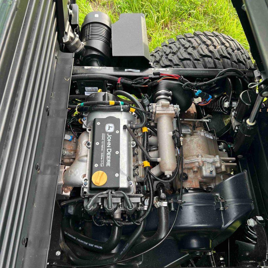 2023-john-deere-gator-835r-02