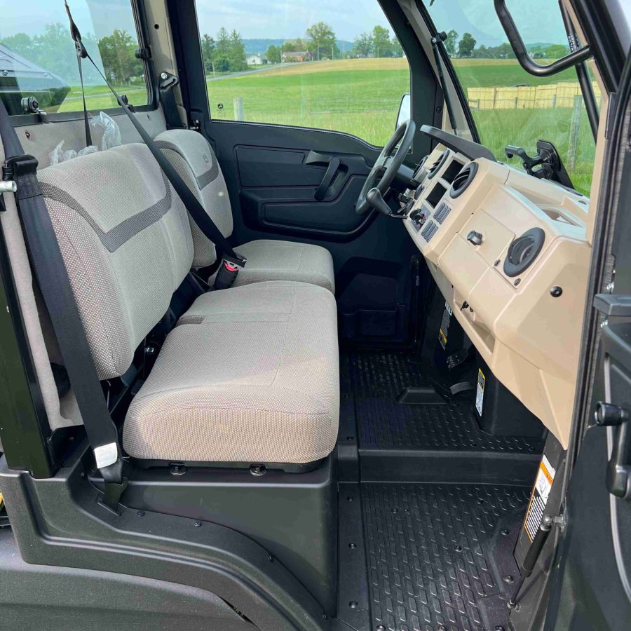 2023-john-deere-gator-835r-05