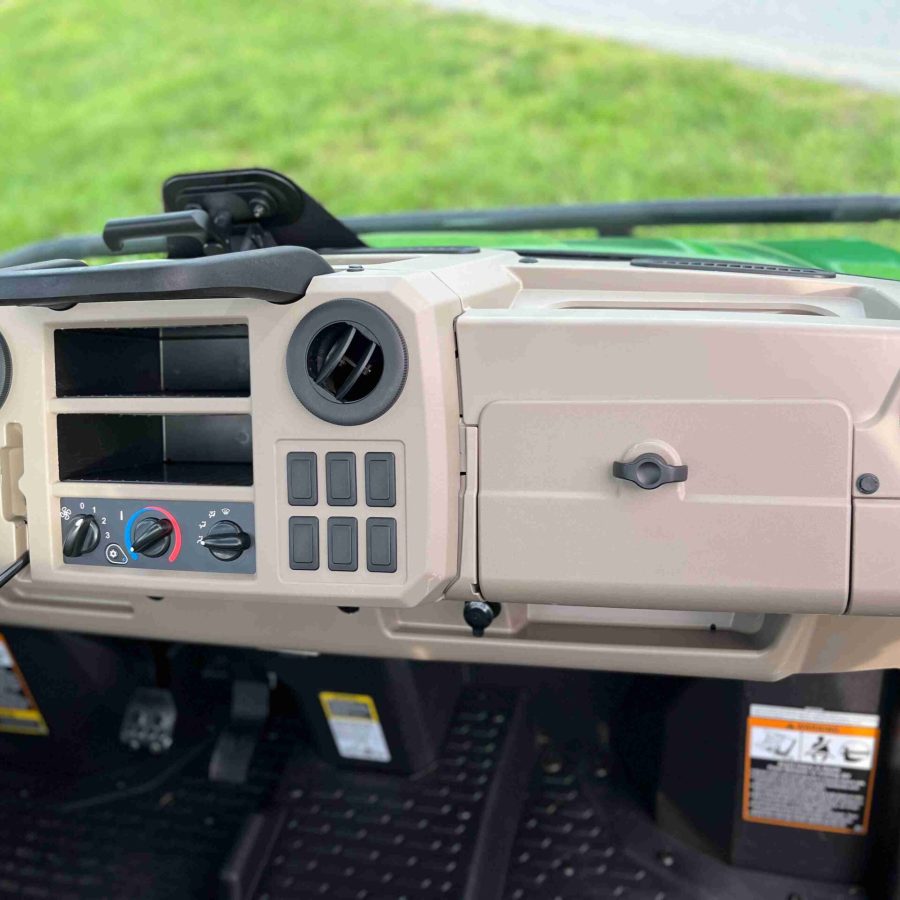 2023-john-deere-gator-835r-07