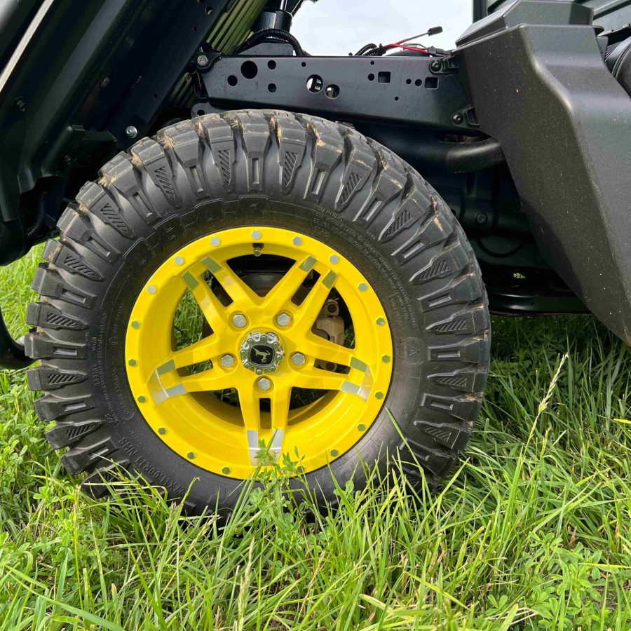 2023-john-deere-gator-835r-09